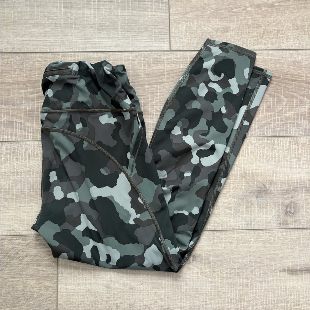 Athleta Lightning Camo 7/8 Leggings
